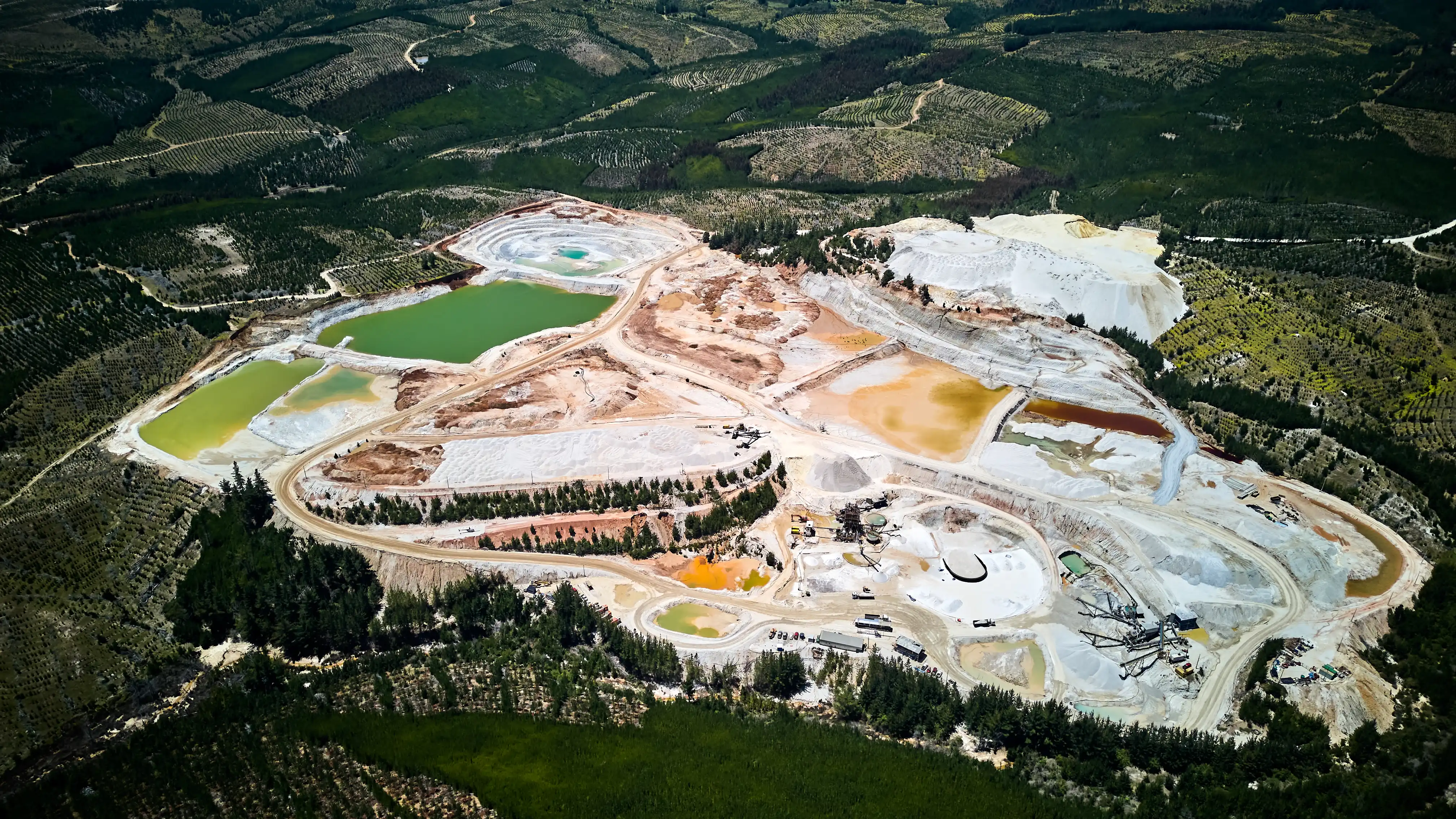 Vista aérea de la mina Las Piedras de Migrin, Región del Maule